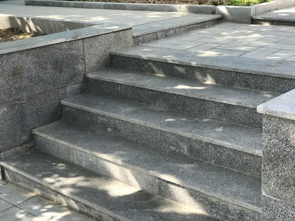 سنگ گرانیت ۳ سانتی با استحکام بالا و کاربرد گسترده در ساخت‌ و ساز